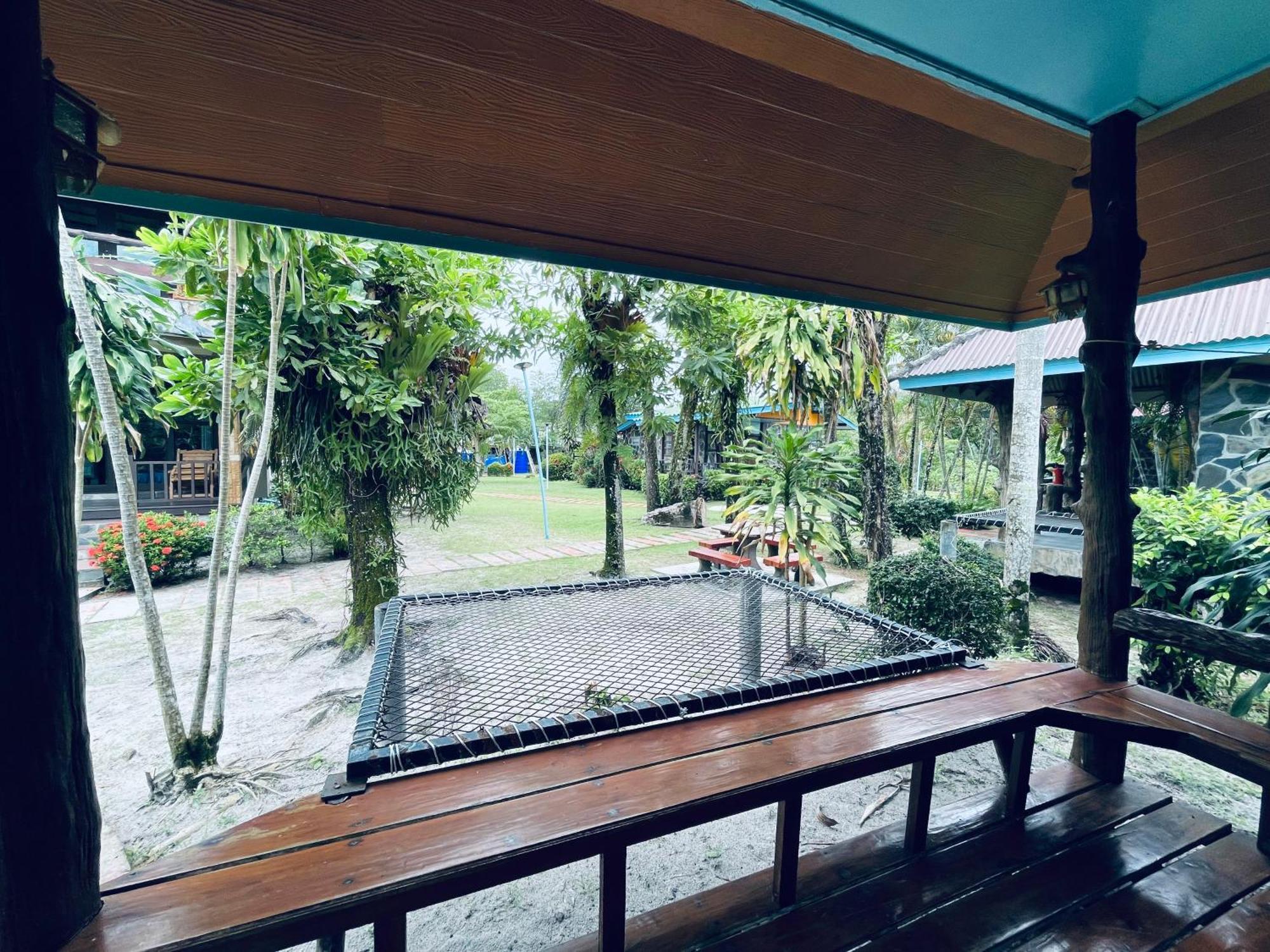 Markhouse Bungalow Ko Kut Exterior foto