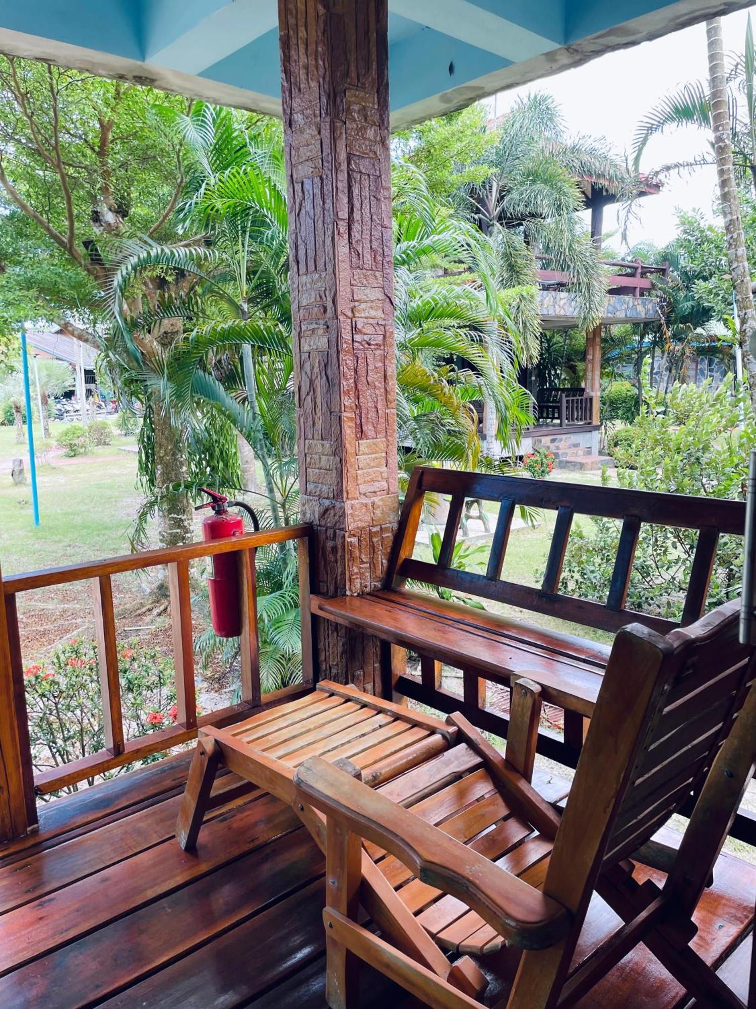Markhouse Bungalow Ko Kut Exterior foto